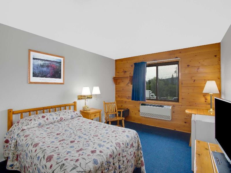 Super 8 by Wyndham Lake George/Warrensburg Area image