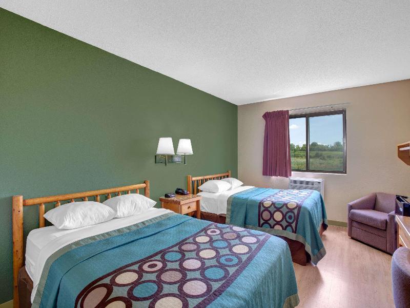 Super 8 By Wyndham Ticonderoga image