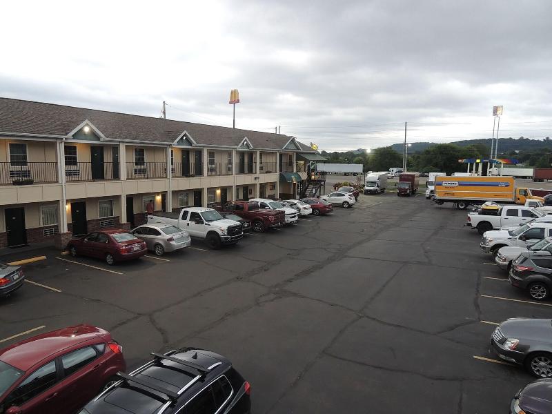 Super 8 By Wyndham Mifflinville Near Bloomsburg image