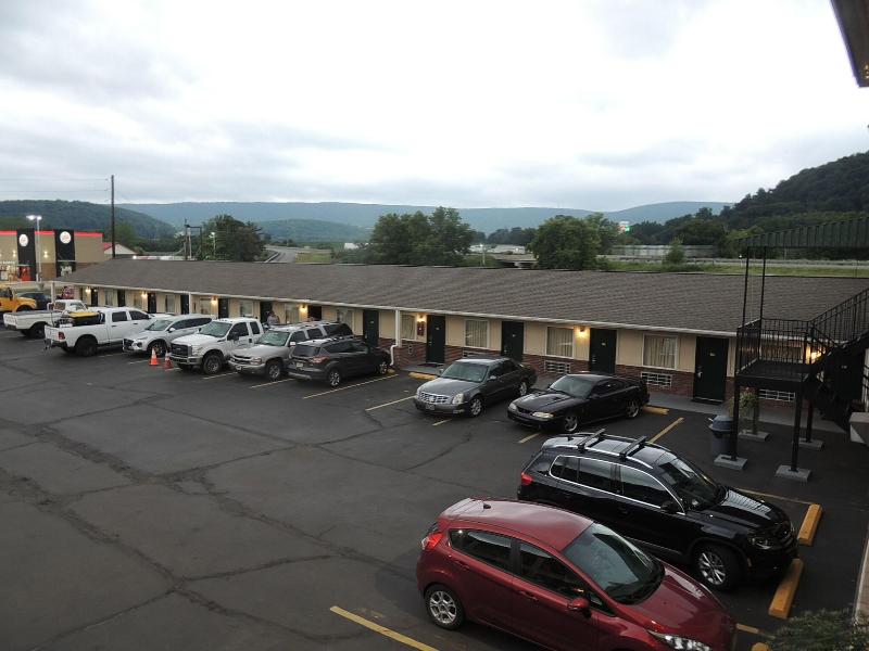 Super 8 By Wyndham Mifflinville Near Bloomsburg image
