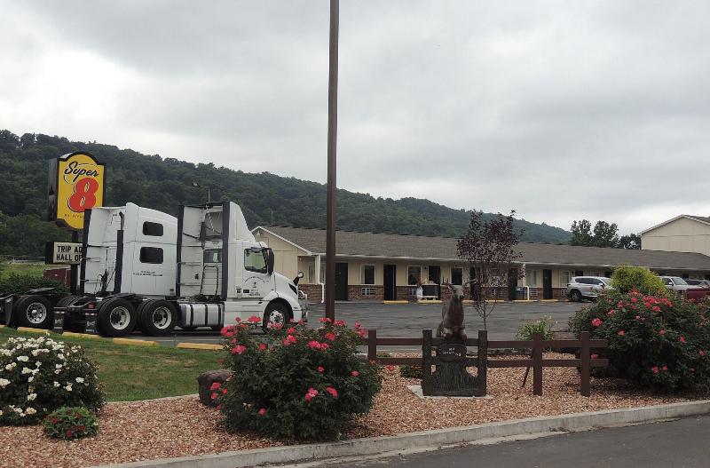 Super 8 By Wyndham Mifflinville Near Bloomsburg image