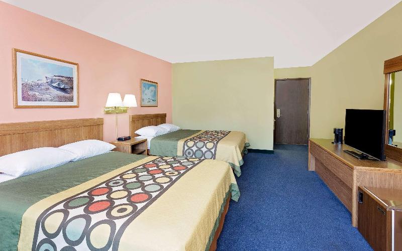 Super 8 By Wyndham Sturgeon Bay image