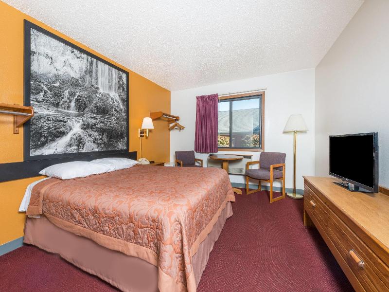 Super 8 By Wyndham Front Royal image