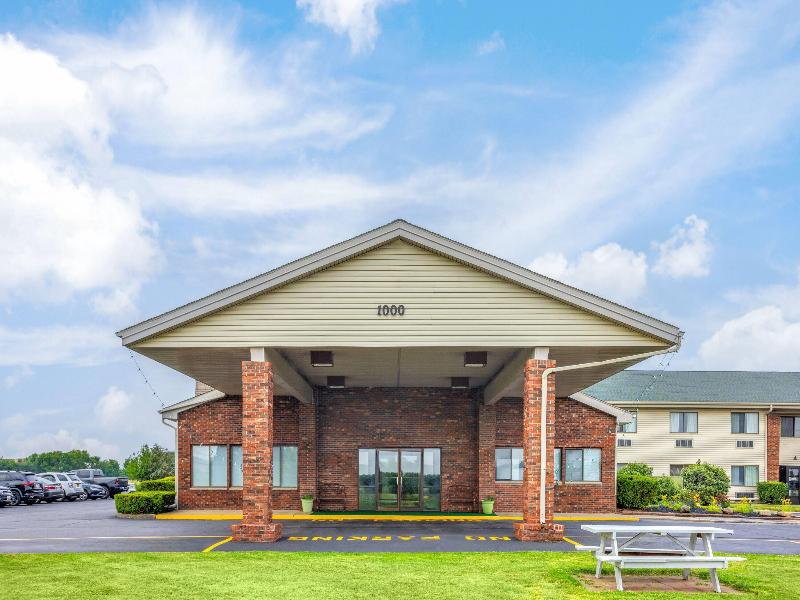 Super 8 By Wyndham Henrietta/Rochester Area image