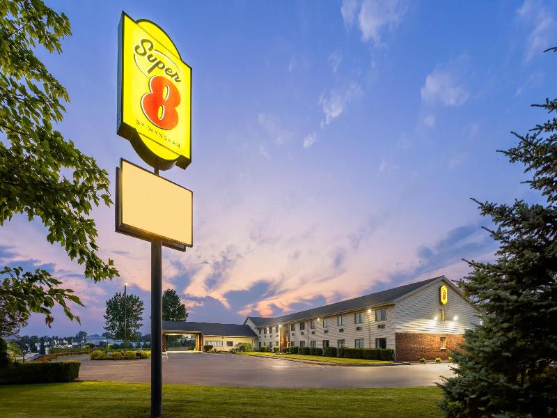 Super 8 By Wyndham Henrietta/Rochester Area image