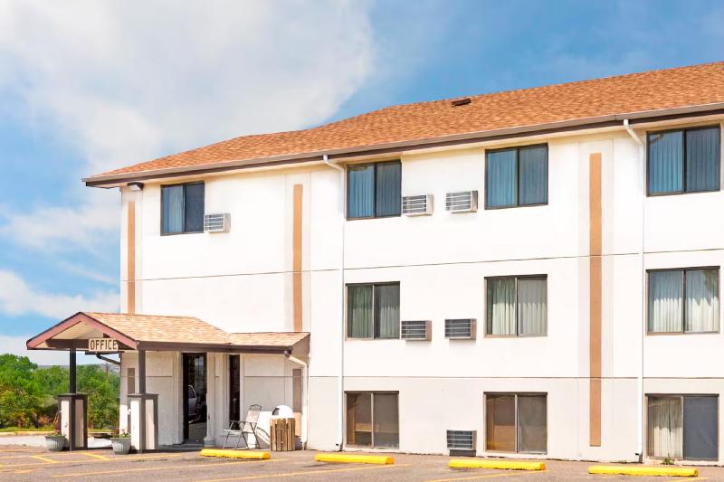 Super 8 by Wyndham Miles City