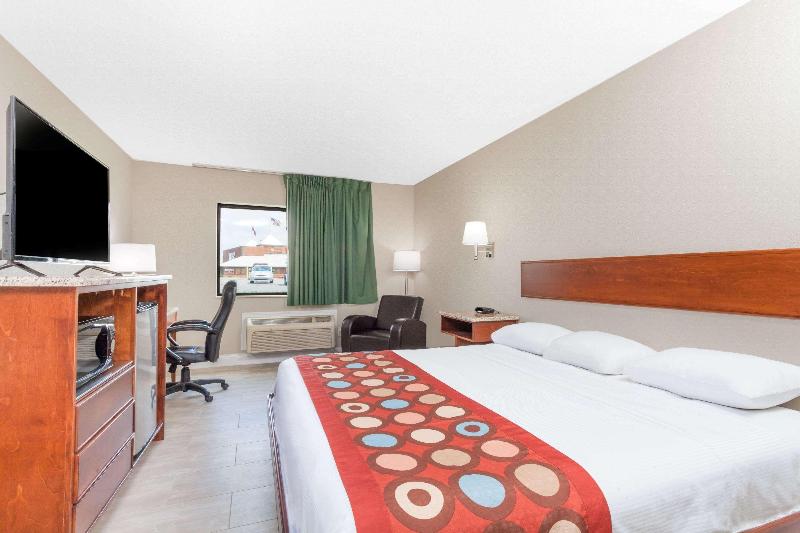 Super 8 by Wyndham Owensboro image