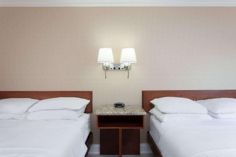 Super 8 by Wyndham Owensboro image