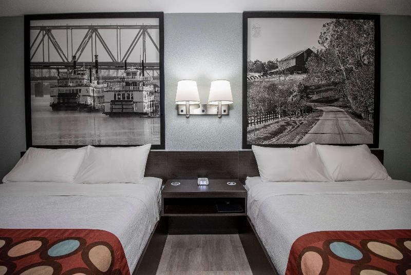 Super 8 by Wyndham Owensboro image