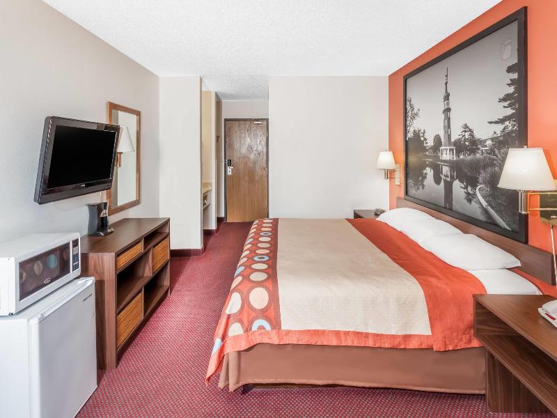 Super 8 By Wyndham Washington/Peoria Area image
