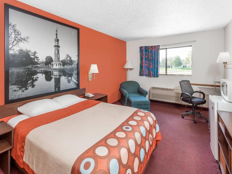 Super 8 By Wyndham Washington/Peoria Area image