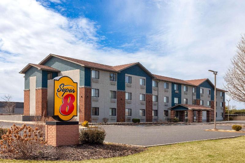Super 8 by Wyndham Romeoville Bolingbrook - Image 6