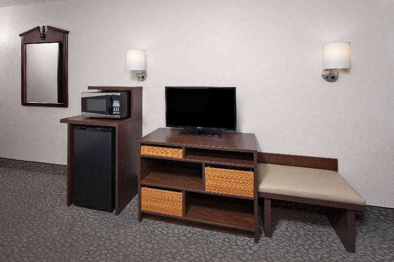 Super 8 by Wyndham Romeoville Bolingbrook - Image 8