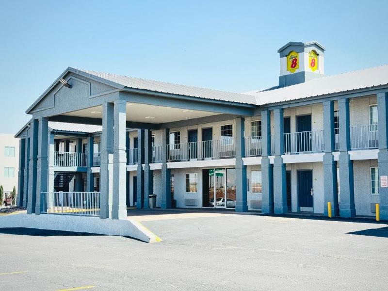 Super 8 by Wyndham Van Horn image
