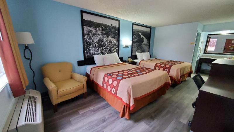 Super 8 by Wyndham Van Horn image
