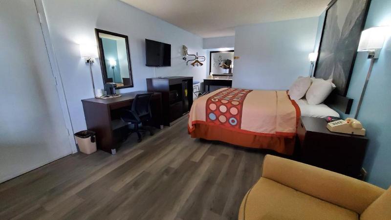 Super 8 by Wyndham Van Horn image