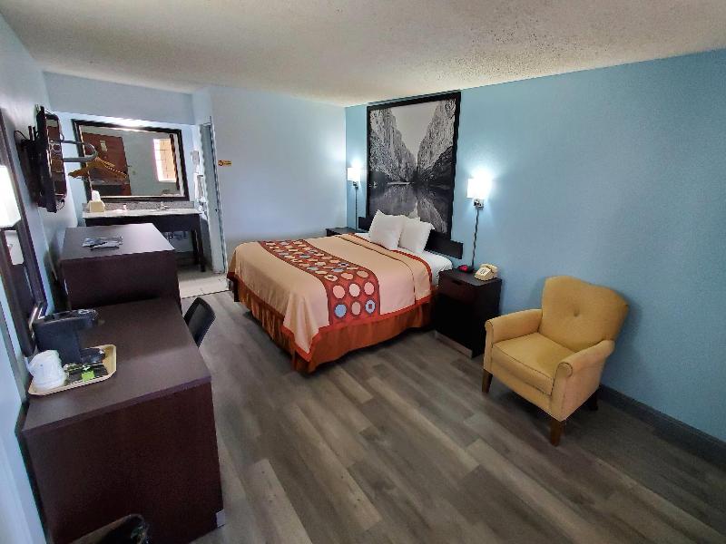 Super 8 by Wyndham Van Horn image