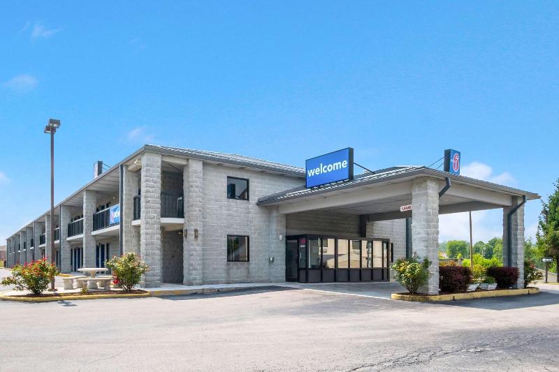 Motel 6 London, KY image