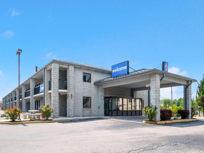 Motel 6 London, KY image