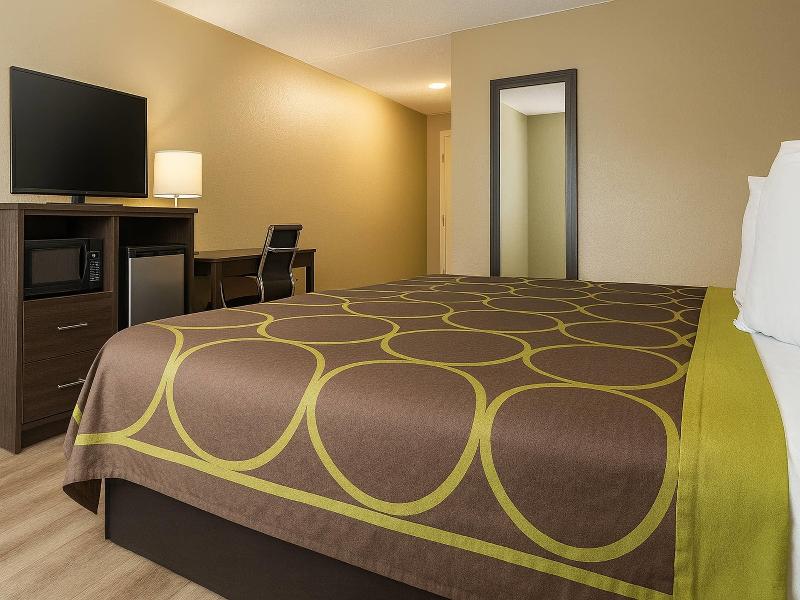 Super 8 by Wyndham Indianapolis South image