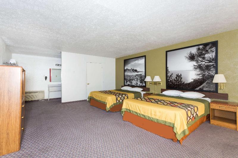 Super 8 by Wyndham Wells image