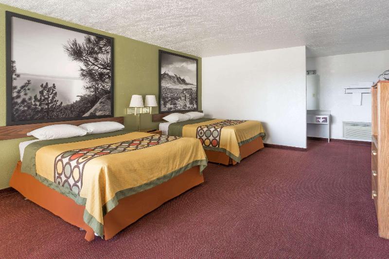 Super 8 by Wyndham Wells image