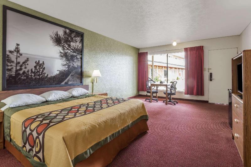 Super 8 by Wyndham Wells image