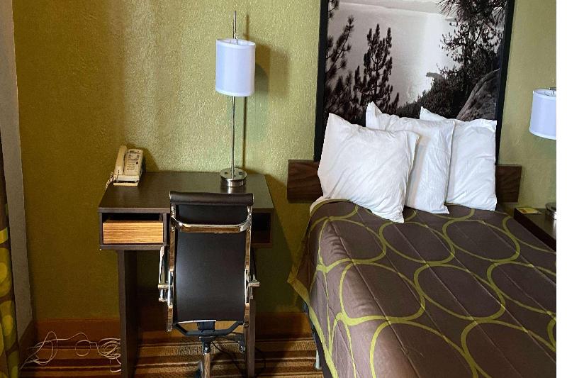 Super 8 by Wyndham Wells image