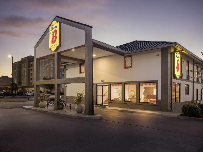 Super 8 By Wyndham Valdosta/Conf Center Area — exterior view