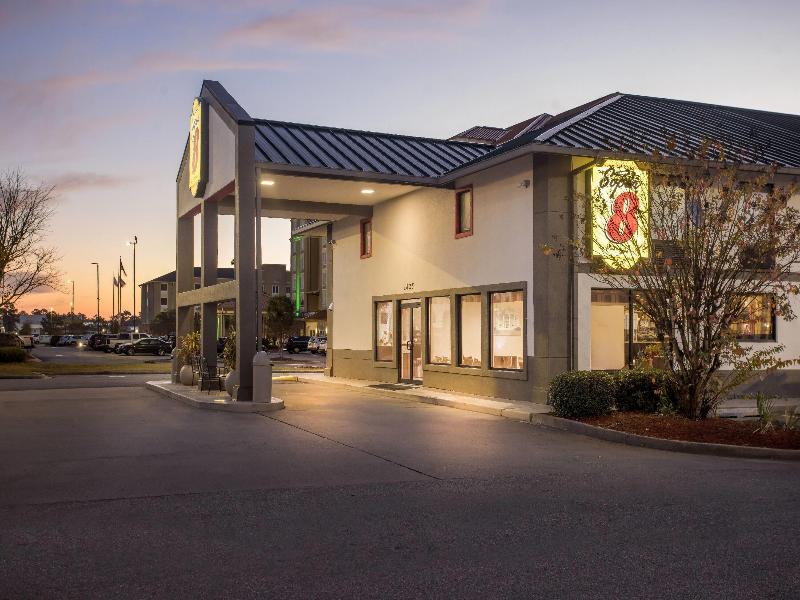 Super 8 By Wyndham Valdosta/Conf Center Area — general view