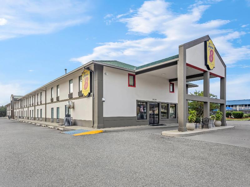Super 8 By Wyndham Valdosta/Conf Center Area — general view