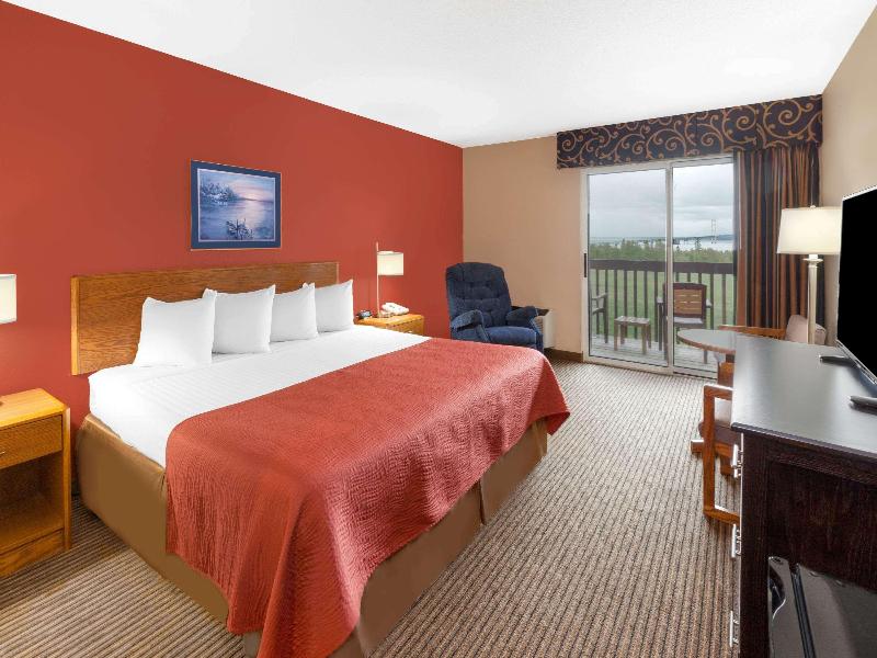 Super 8 By Wyndham St. Ignace image