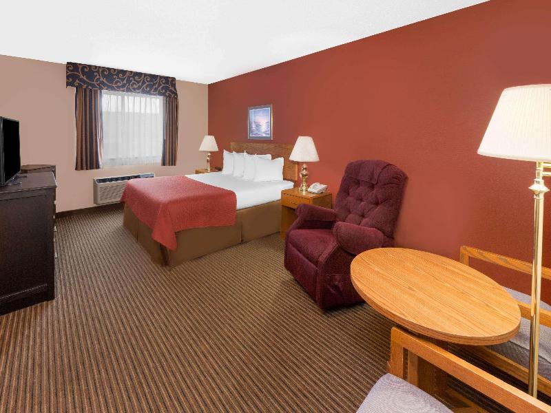 Super 8 By Wyndham St. Ignace image