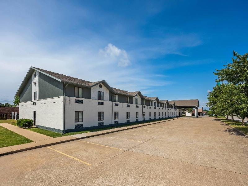 Clarion Pointe Springfield Southeast image