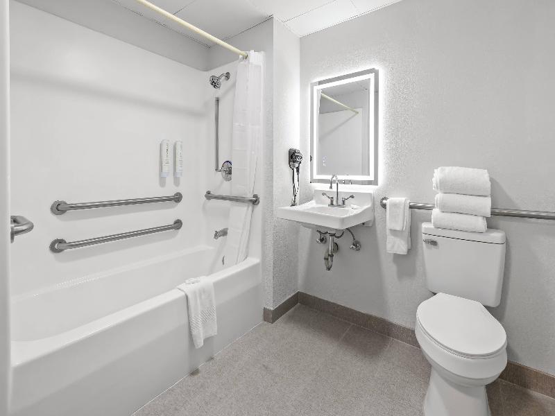 Clarion Pointe Springfield Southeast image