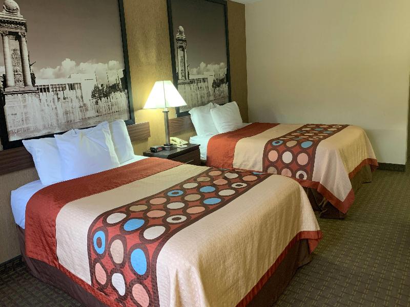 QUADRUPLE TWO QUEEN BEDS NON SMOKING