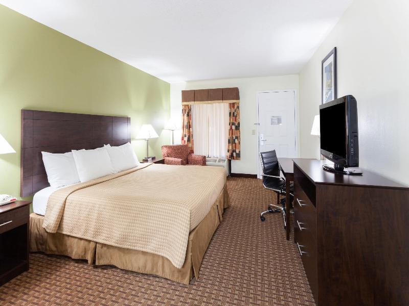 Super 8 By Wyndham Decatur/Dntn/Atlanta Area image