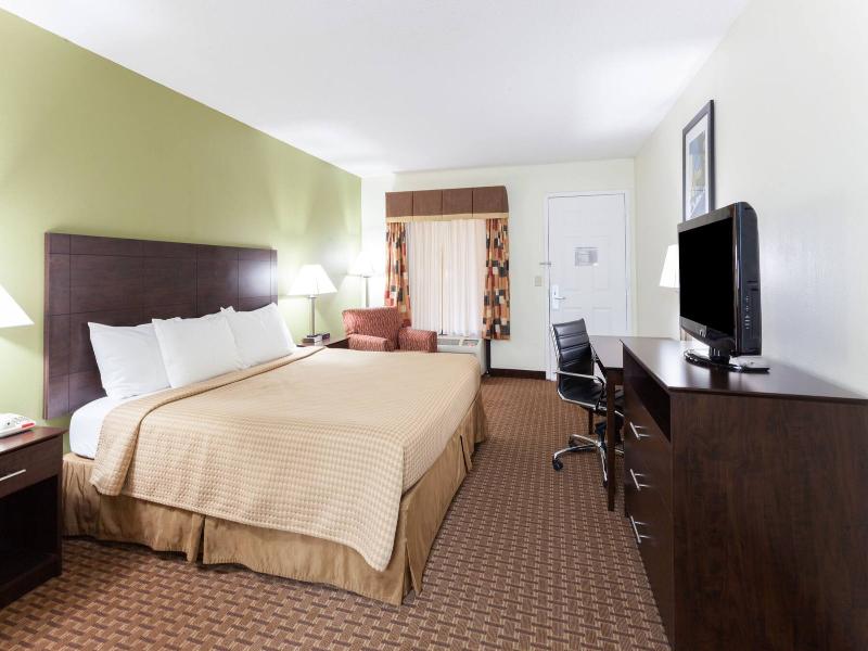 Super 8 By Wyndham Decatur/Dntn/Atlanta Area image