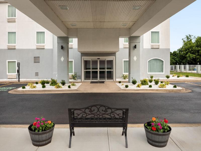 Baymont By Wyndham La Grange KY Southeast