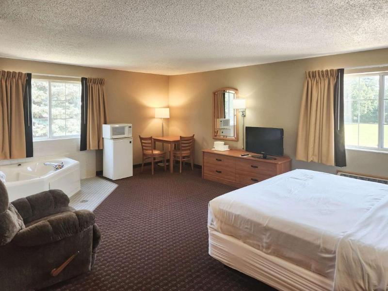 MainStay Suites LeClaire - Quad Cities image