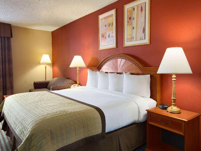Baymont By Wyndham Oklahoma City Airport image