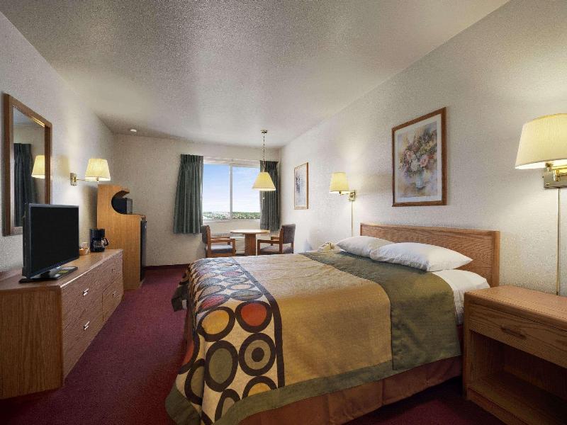 Super 8 by Wyndham Austin North/University Area image