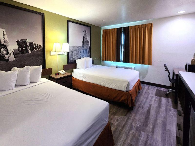 Super 8 by Wyndham Austin North/University Area image