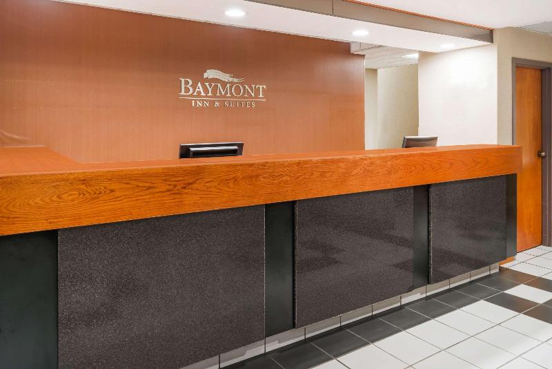 Hotel Baymont by Wyndham Clarksville Northeast