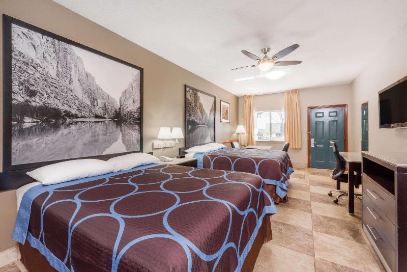 Super 8 by Wyndham Donna image
