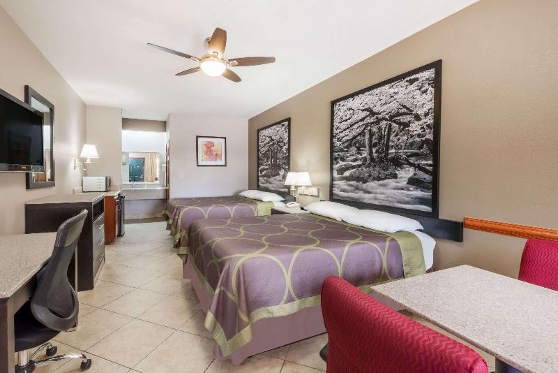 Super 8 by Wyndham Donna image