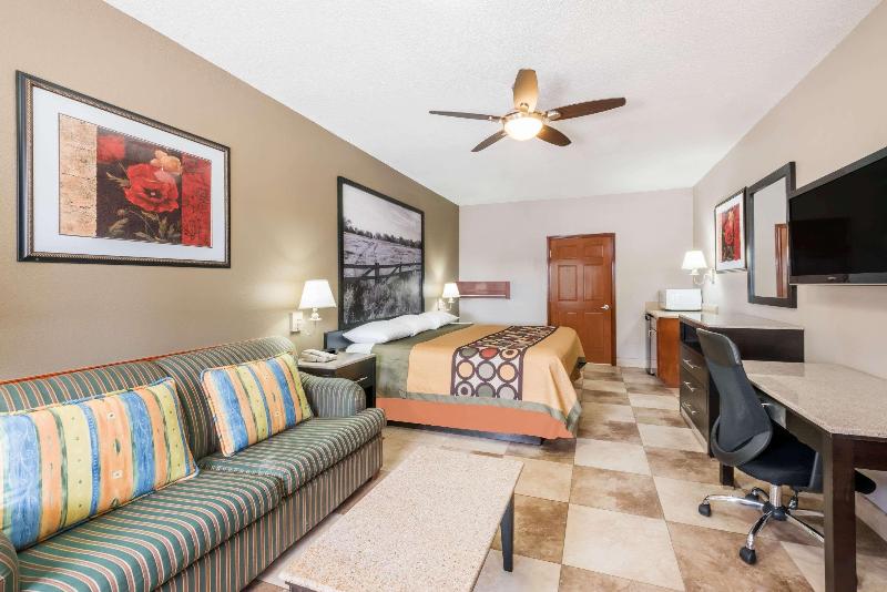 Super 8 by Wyndham Donna image