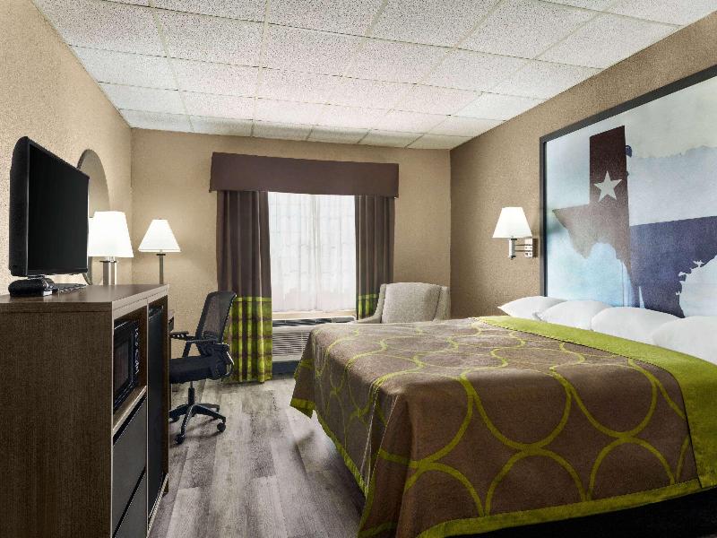 Super 8 By Wyndham Gainesville Tx image