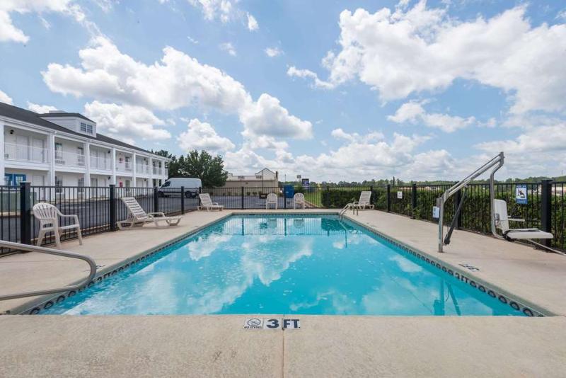 Baymont by Wyndham Greenville — photo 4