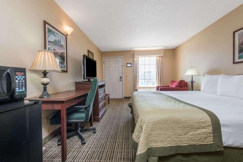 Baymont by Wyndham Greenville — photo 5